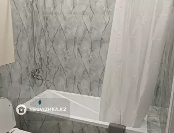 2-комнатная квартира, этаж 2 из 12, 45 м², Посуточно, миниатюра 11