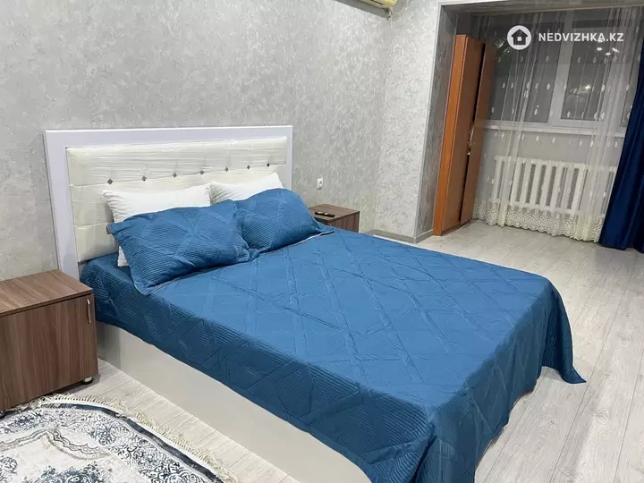 1-комнатная квартира, этаж 1 из 9, 40 м², Посуточно, фотография 2