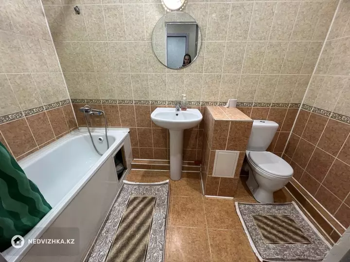 1-комнатная квартира, этаж 1 из 9, 40 м², Посуточно, фотография 3