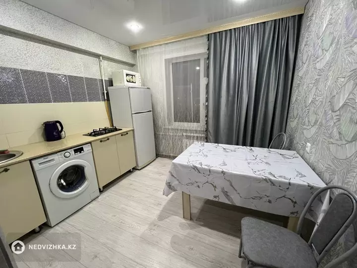 1-комнатная квартира, этаж 1 из 9, 40 м², Посуточно, фотография 5