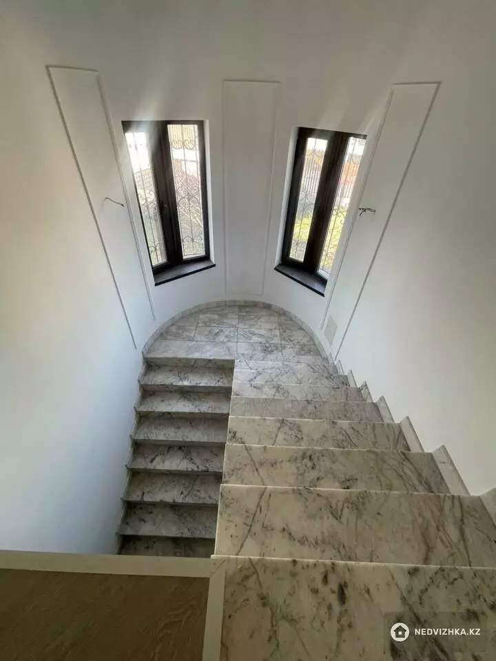 5-комнатный дом, 9 соток, 417 м², фотография 5