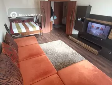 1-комнатная квартира, этаж 12 из 12, 45 м², Посуточно