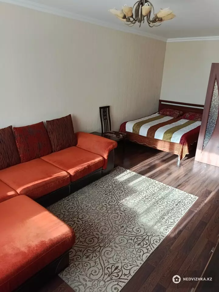 1-комнатная квартира, этаж 12 из 12, 45 м², Посуточно, фотография 2