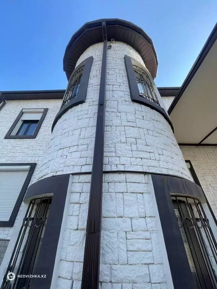 5-комнатный дом, 9 соток, 417 м²