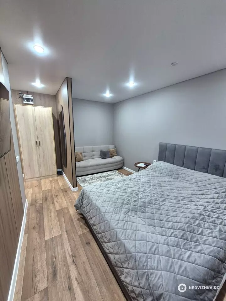 1-комнатная квартира, этаж 3 из 5, 34 м², Посуточно, фотография 2