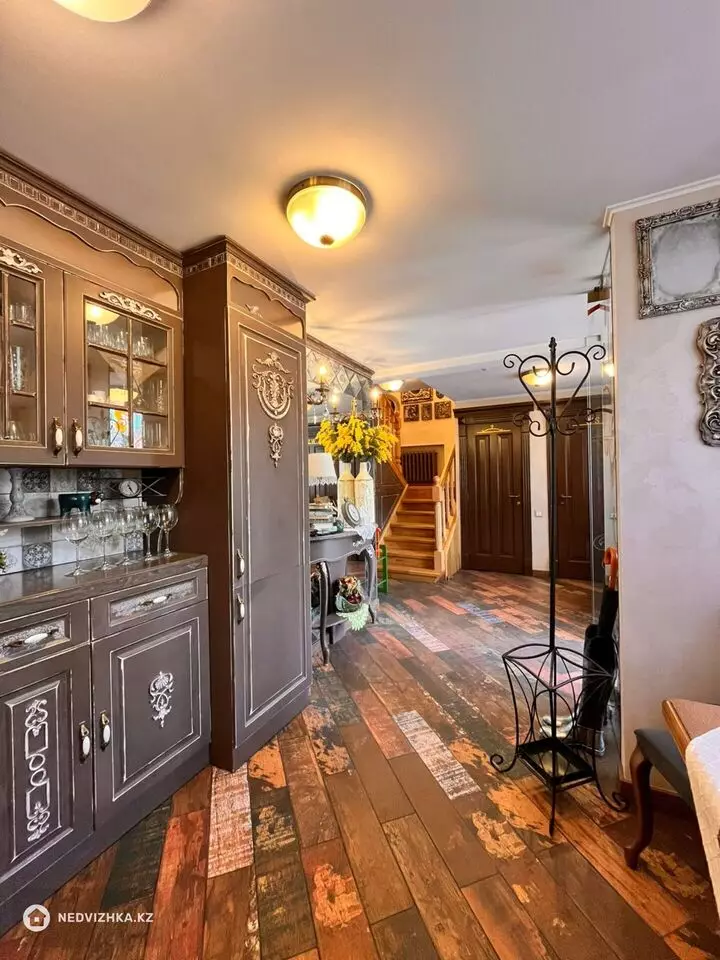 Общепит, этаж 1 из 2, В жилом доме, 150 м², фотография 2