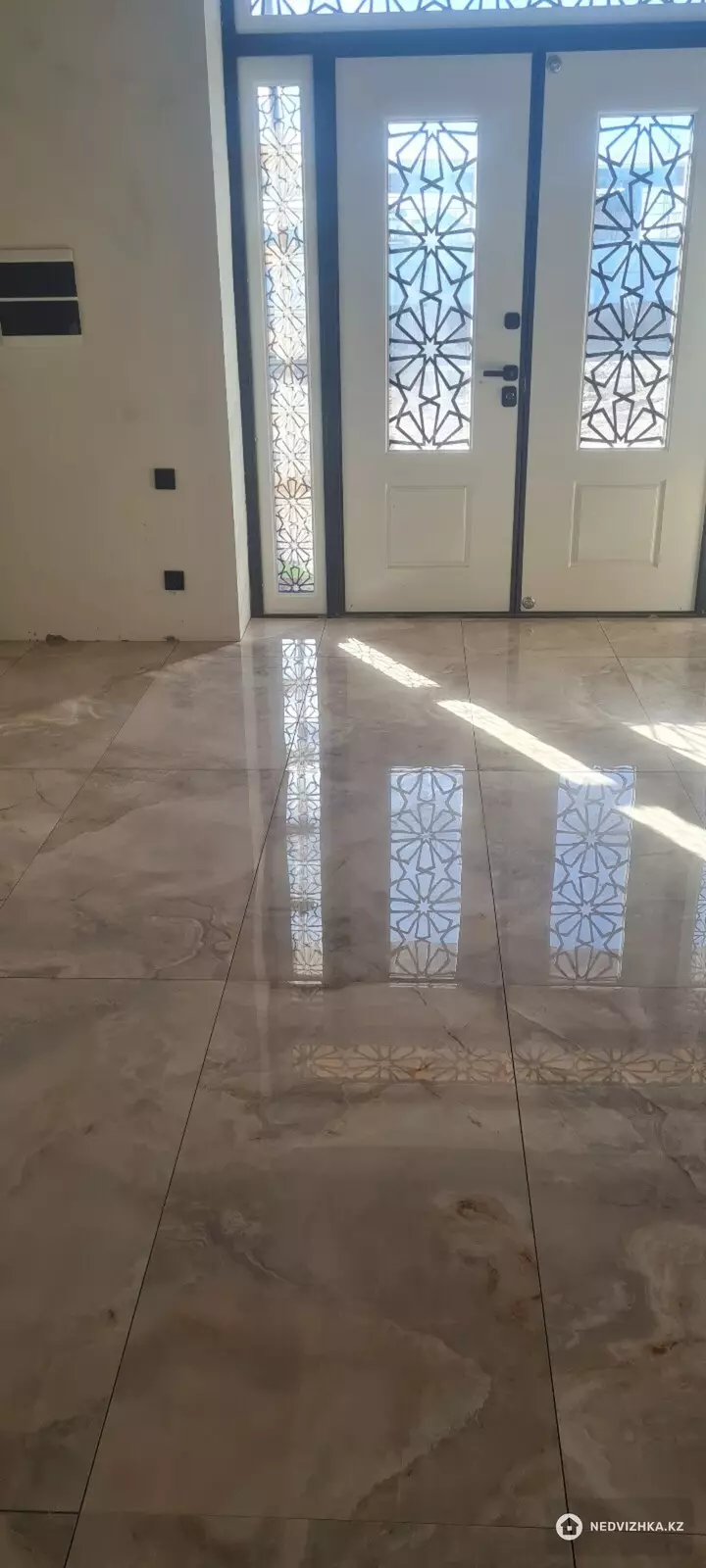 7-комнатный дом, 10 соток, 300 м², фотография 3