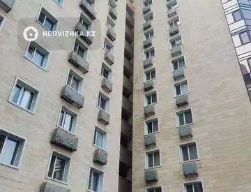 2-комнатная квартира, этаж 6 из 12, 74 м², миниатюра 1