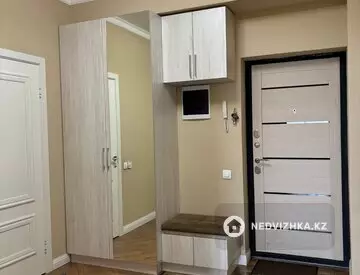2-комнатная квартира, этаж 6 из 12, 74 м², миниатюра 2