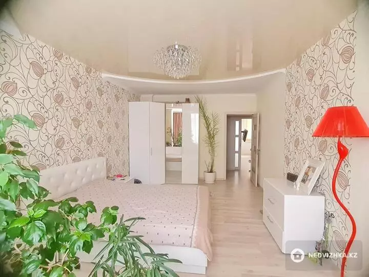 3-комнатная квартира, этаж 6 из 9, 90 м², фотография 2