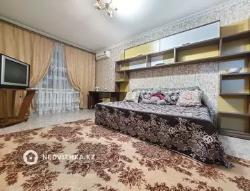 1-комнатная квартира, этаж 1 из 5, 45 м², Посуточно