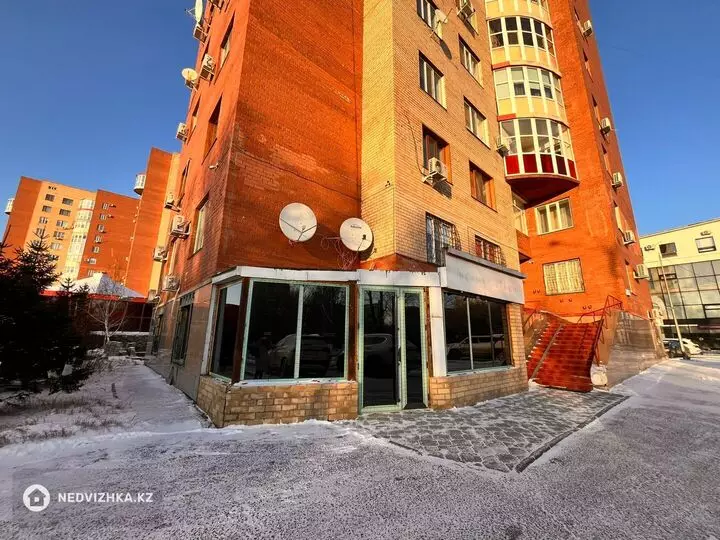 Помещение, этаж 1 из 1, В жилом доме, 153 м²