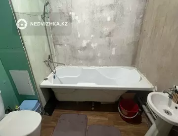 2-комнатная квартира, этаж 3 из 12, 64 м², миниатюра 4