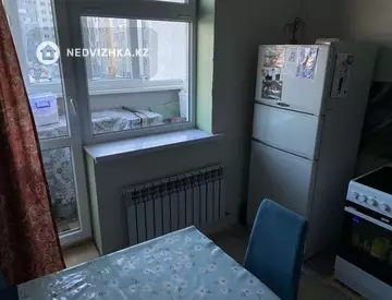 2-комнатная квартира, этаж 3 из 12, 64 м², миниатюра 2