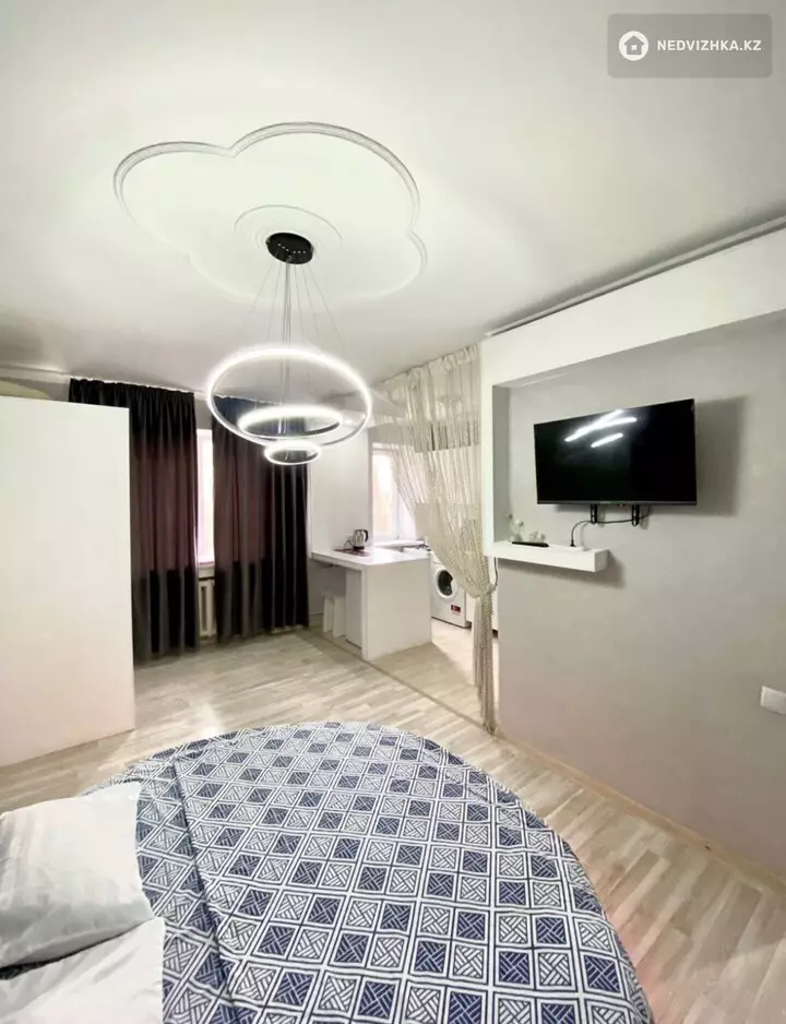 1-комнатная квартира, этаж 2 из 4, 36 м², Посуточно, 2-фотосурет