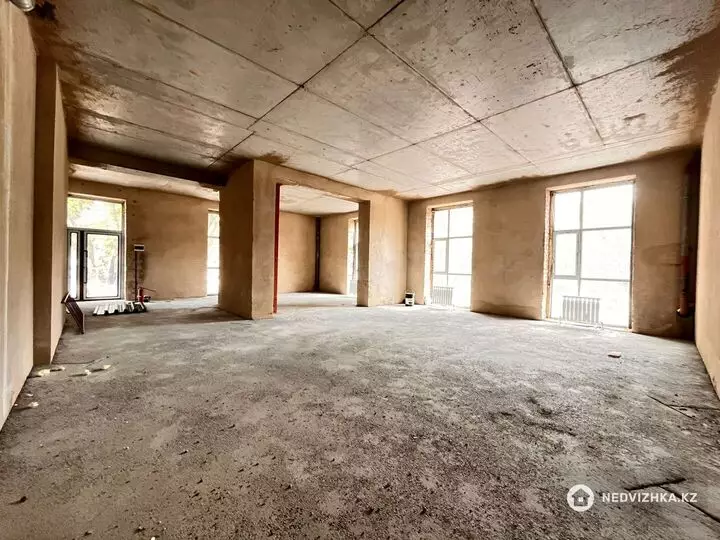 Помещение, этаж 1 из 4, В жилом доме, 104 м², На длительный срок, фотография 4