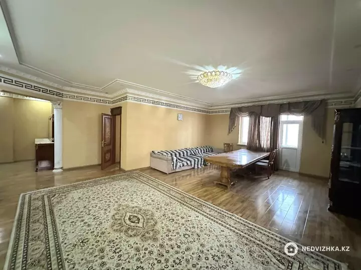 5-комнатная квартира, этаж 4 из 13, 250 м², 2-фотосурет