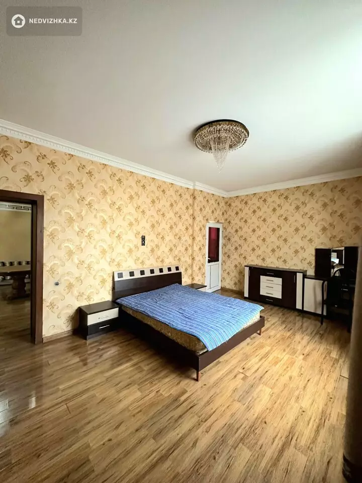 5-комнатная квартира, этаж 4 из 13, 250 м², 4-фотосурет