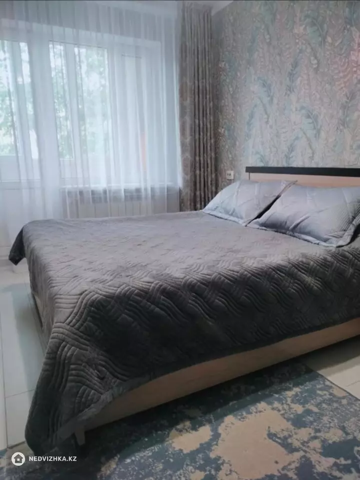 1-бөлмелі пәтер, қабат 4 барлық қабат саны 4, 33 м², Посуточно, 2-фотосурет