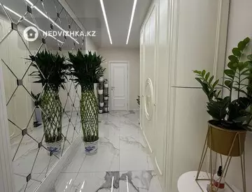 3-комнатная квартира, этаж 13 из 15, 109 м², миниатюра 1