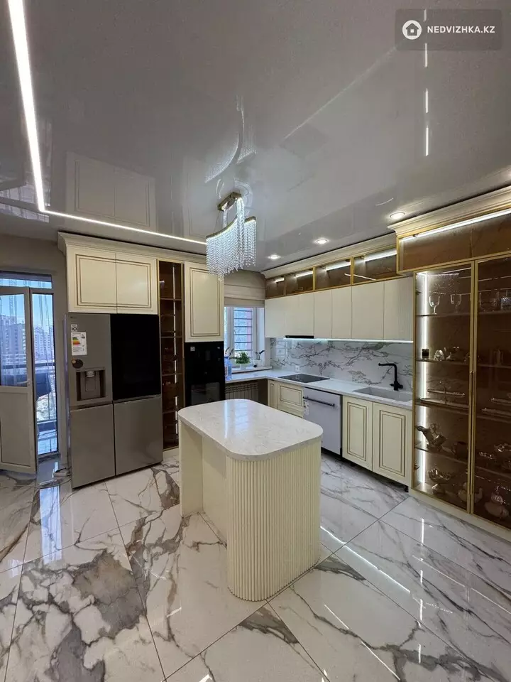 3-комнатная квартира, этаж 13 из 15, 109 м², фотография 3