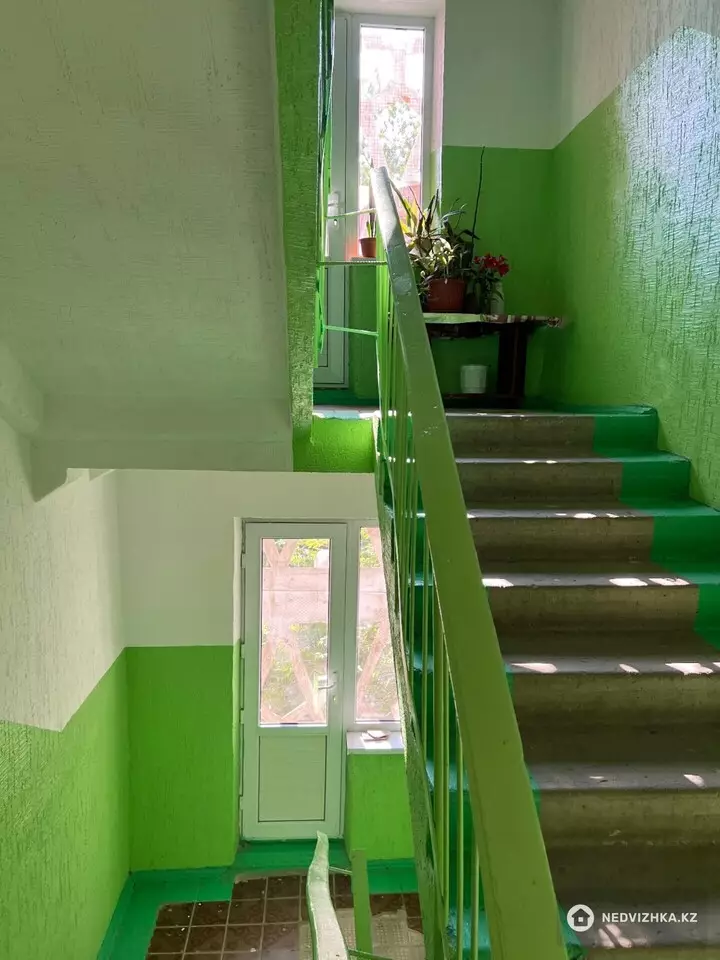 3-комнатная квартира, этаж 4 из 5, 70 м², фотография 2