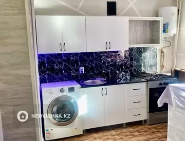 1-комнатная квартира, этаж 2 из 4, 6 м², По часам