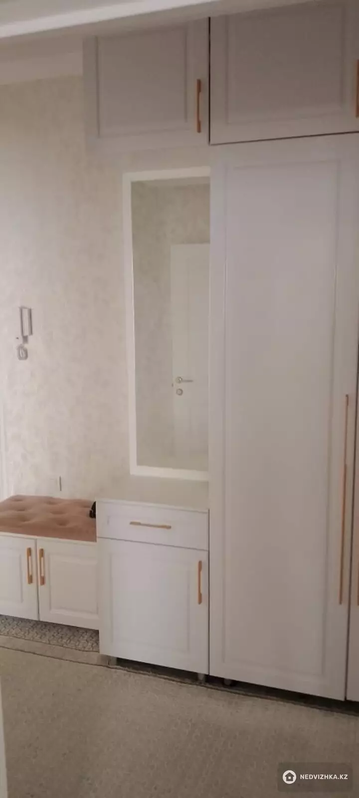 3-комнатная квартира, этаж 3 из 5, 82 м², фотография 2