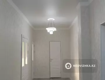3-комнатная квартира, этаж 3 из 5, 82 м²