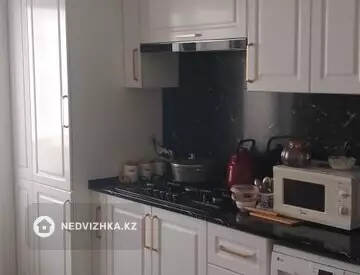 3-комнатная квартира, этаж 3 из 5, 82 м², миниатюра 6