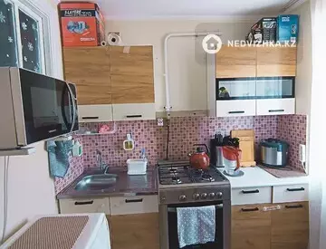 2-комнатная квартира, этаж 3 из 3, 41 м², миниатюра 2