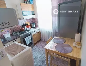 2-комнатная квартира, этаж 3 из 3, 41 м², миниатюра 1