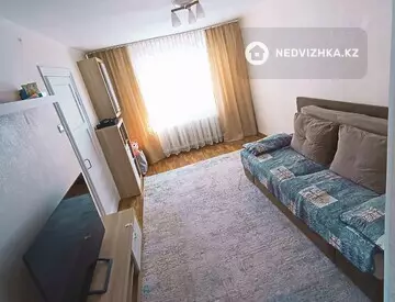 2-комнатная квартира, этаж 3 из 3, 41 м², миниатюра 3