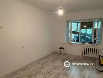 3-комнатная квартира, этаж 4 из 5, 60 м², миниатюра 1