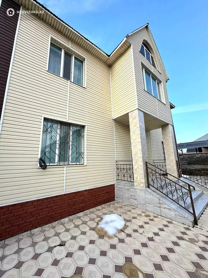 10-комнатный дом, 10 соток, 294 м², фотография 2