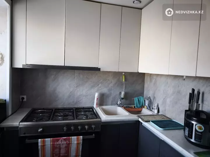 3-комнатная квартира, этаж 9 из 9, 65 м², фотография 3