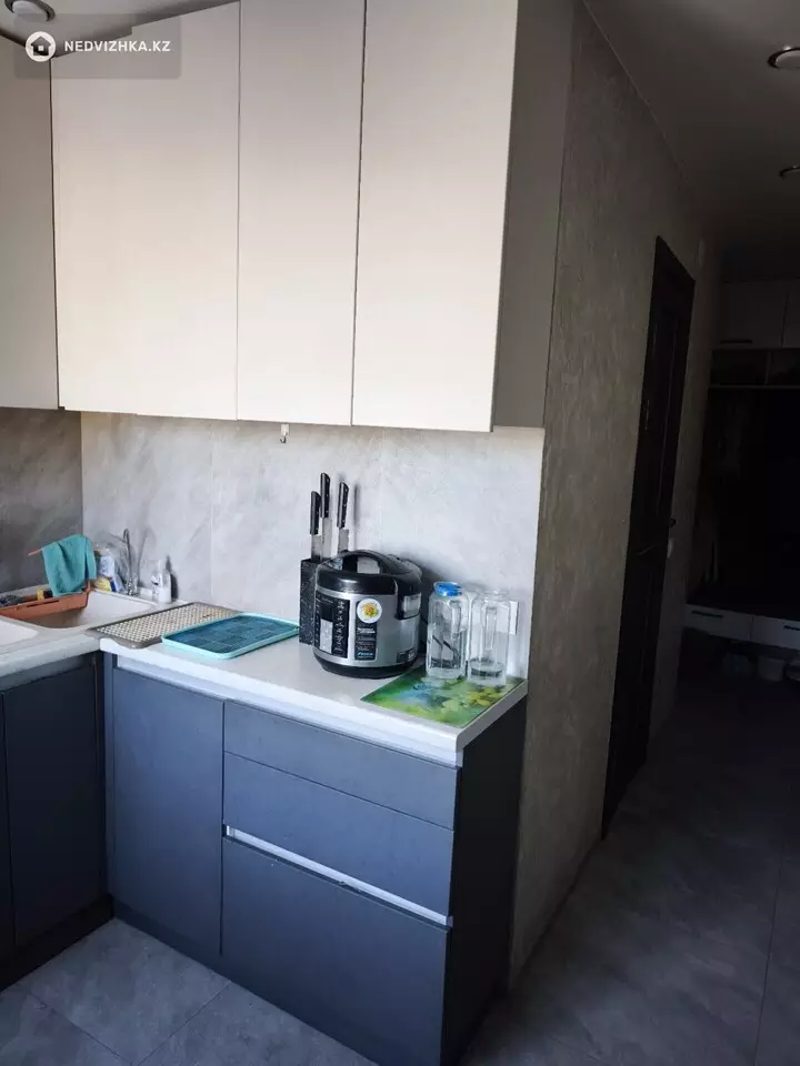 3-комнатная квартира, этаж 9 из 9, 65 м², фотография 2