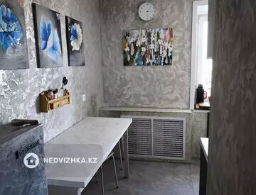3-комнатная квартира, этаж 9 из 9, 65 м²