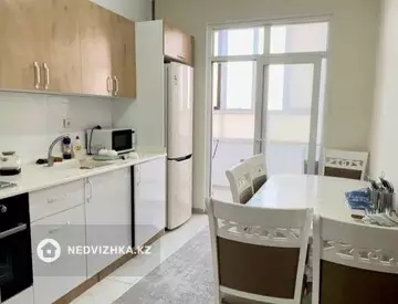 3-комнатная квартира, этаж 6 из 9, 82 м², миниатюра 12