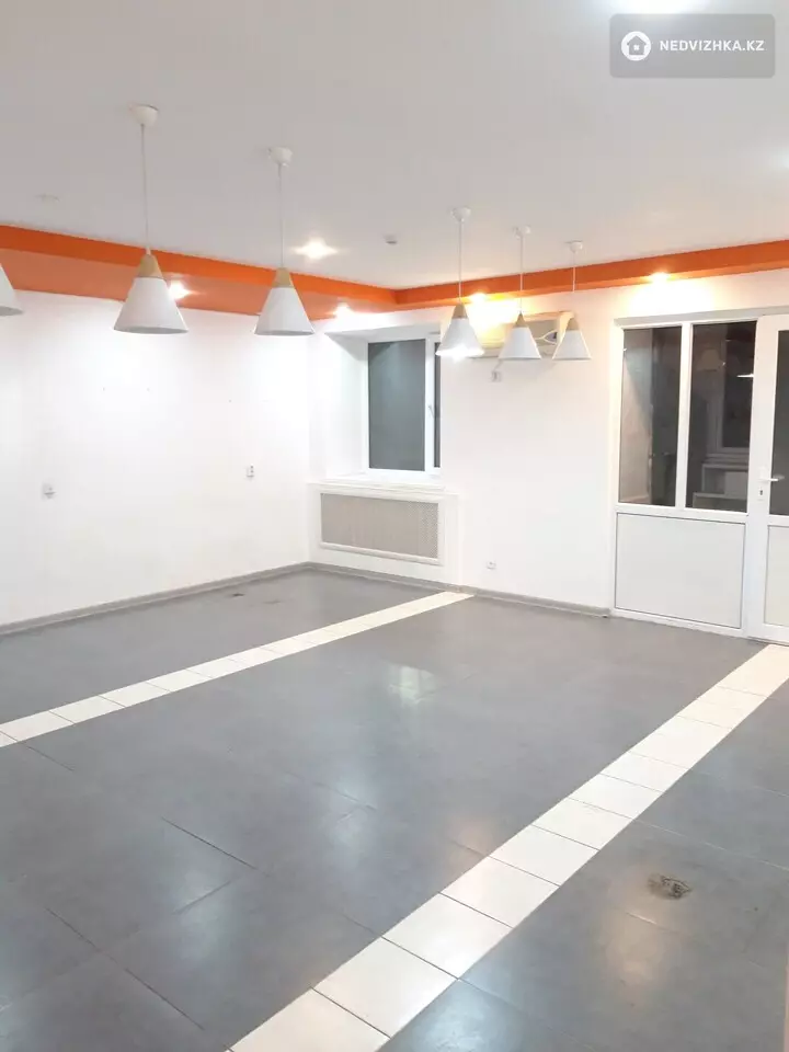 Помещение, этаж 1 из 1, В жилом доме, 125 м², На длительный срок