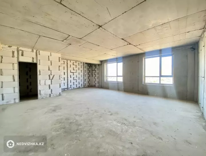 2-комнатная квартира, этаж 2 из 5, 61 м², фотография 2