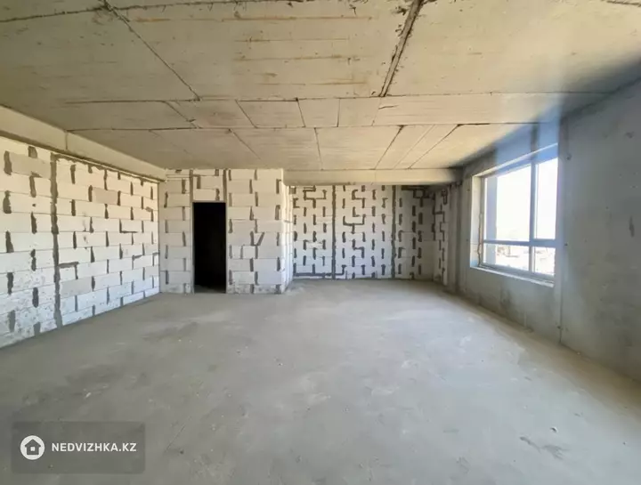 2-комнатная квартира, этаж 2 из 5, 61 м², фотография 4