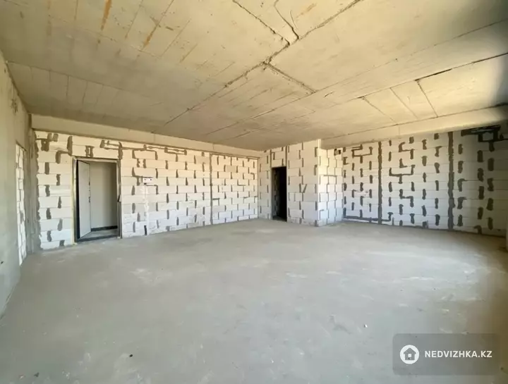 2-комнатная квартира, этаж 2 из 5, 61 м², фотография 5