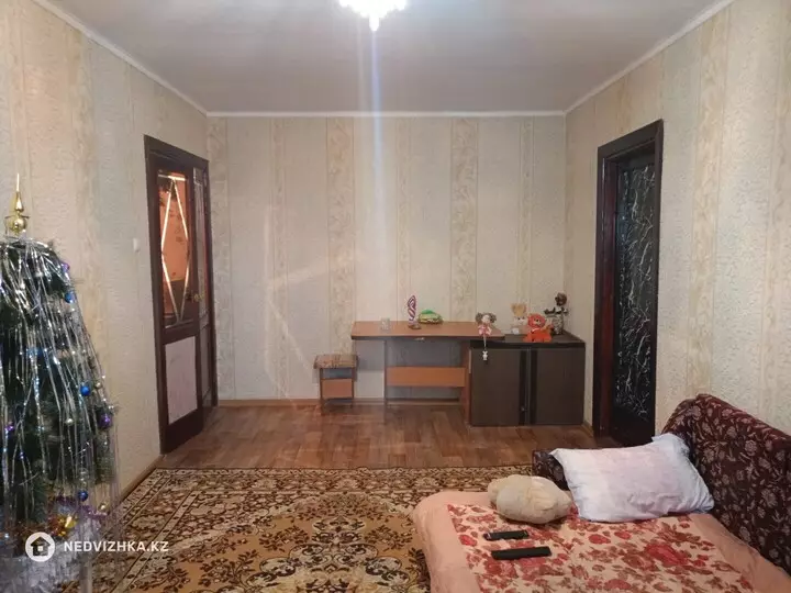 2-комнатная квартира, этаж 4 из 5, 45 м², фотография 2