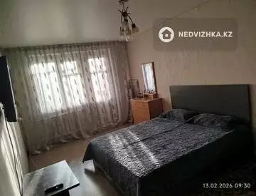 1-комнатная квартира, этаж 2 из 5, 30 м², По часам