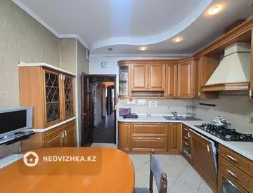 3-комнатная квартира, этаж 8 из 8, 70 м², миниатюра 3
