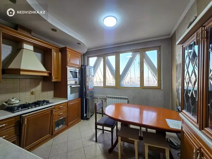 3-комнатная квартира, этаж 8 из 8, 70 м², фотография 5