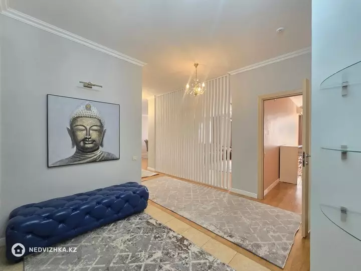 5-комнатная квартира, этаж 6 из 18, 176 м²