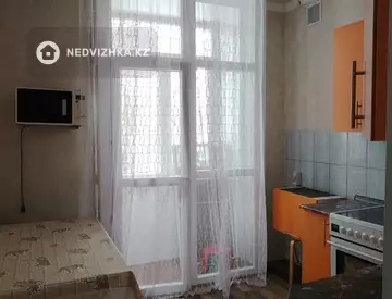 2-комнатная квартира, этаж 2 из 4, 60 м², миниатюра 1