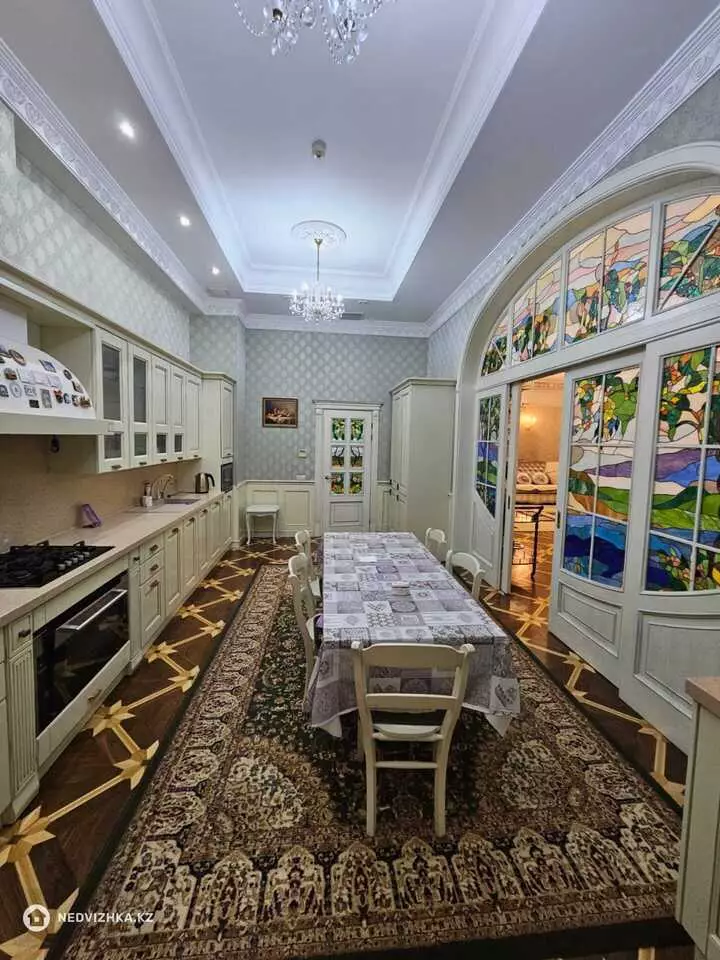 6-комнатная квартира, этаж 3 из 4, 420 м², фотография 4